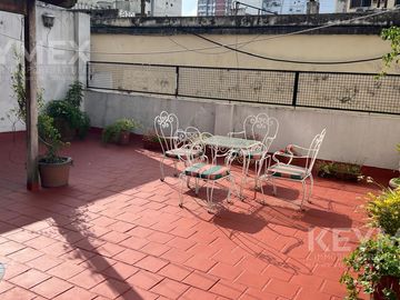 Departamento 3 ambientes, con Terraza Propia. Super luminosa, a pulmón.
