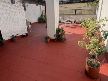 Departamento 3 ambientes, con Terraza Propia. Super luminosa, a pulmón.