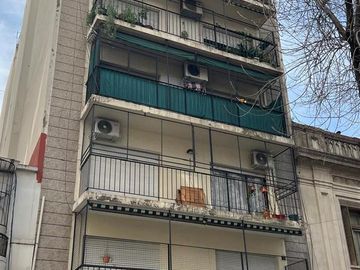 Departamento 3 ambientes, con Terraza Propia. Super luminosa, a pulmón.