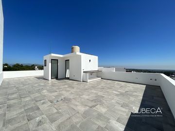 Casa en xalapa con 3 recámaras, cocina integral y terraza con hermosa vista.