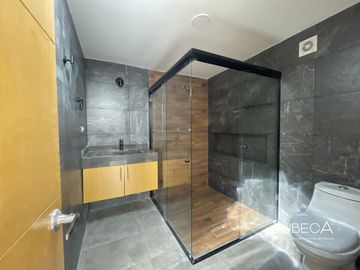 Casa en xalapa con 3 recámaras, cocina integral y terraza con hermosa vista.