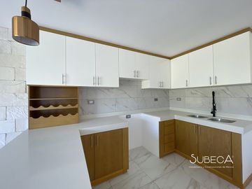 Casa en xalapa con 3 recámaras, cocina integral y terraza con hermosa vista.