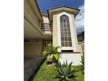 CLAYTON / ALBROOK GARDENS / 400M / DOS NIVELES / 3 HABITACIONES