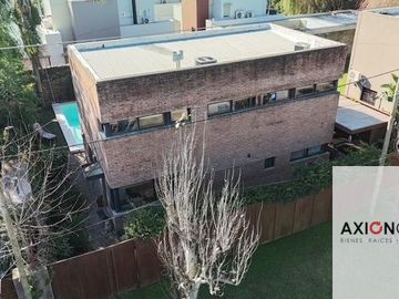 Casa en venta de 3 dormitorios c/ cochera en City Bell