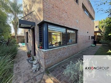 Casa en venta de 3 dormitorios c/ cochera en City Bell