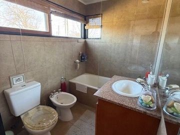 Casa en venta de 3 dormitorios c/ cochera en City Bell