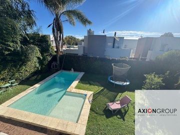 Casa en venta de 3 dormitorios c/ cochera en City Bell