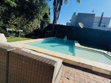 Casa en venta de 3 dormitorios c/ cochera en City Bell