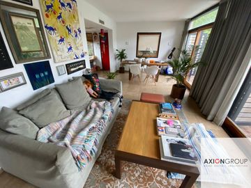 Casa en venta de 3 dormitorios c/ cochera en City Bell