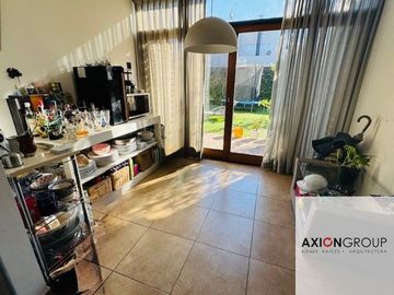 Casa en venta de 3 dormitorios c/ cochera en City Bell