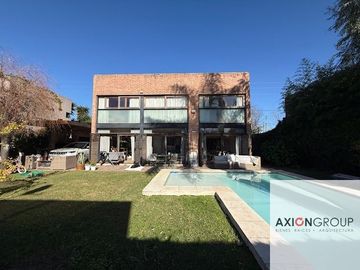 Casa en venta de 3 dormitorios c/ cochera en City Bell