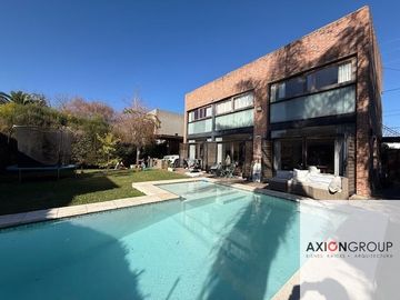 Casa en venta de 3 dormitorios c/ cochera en City Bell