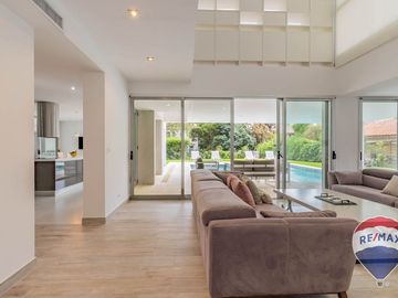 CASA EN VENTA EN ABRIL