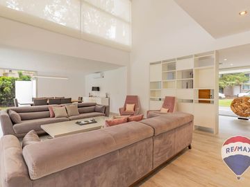 CASA EN VENTA EN ABRIL