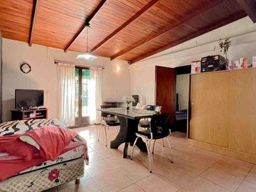 VENTA CASA 2 AMBIENTES QUINCHO Y PARQUE