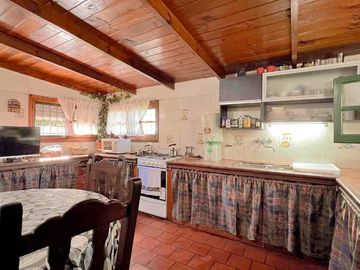 VENTA CASA 2 AMBIENTES QUINCHO Y PARQUE