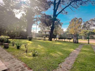 VENTA CASA 2 AMBIENTES QUINCHO Y PARQUE