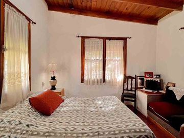 VENTA CASA 2 AMBIENTES QUINCHO Y PARQUE