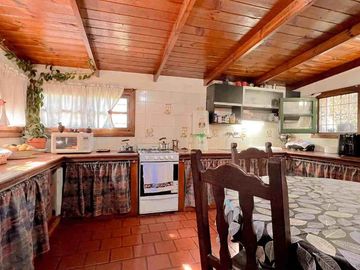 VENTA CASA 2 AMBIENTES QUINCHO Y PARQUE