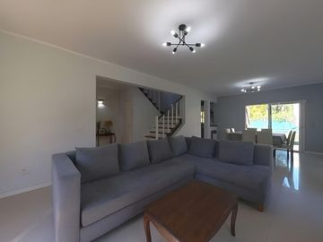 VENTA CASA 5 AMBIENTES PILETA LOTE PROPIO EN PILAR