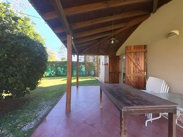 VENTA CASA 5 AMBIENTES PILETA LOTE PROPIO EN PILAR