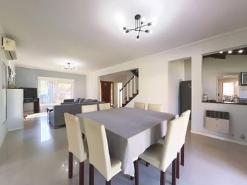 VENTA CASA 5 AMBIENTES PILETA LOTE PROPIO EN PILAR
