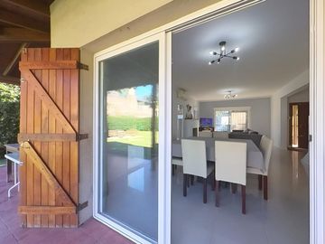 VENTA CASA 5 AMBIENTES PILETA LOTE PROPIO EN PILAR