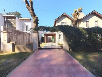 VENTA CASA 5 AMBIENTES PILETA LOTE PROPIO EN PILAR