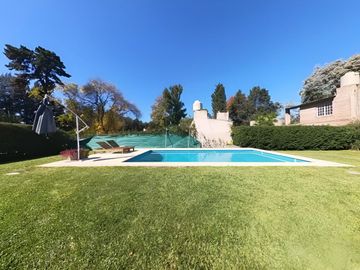 VENTA CASA 5 AMBIENTES PILETA LOTE PROPIO EN PILAR