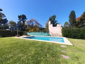 VENTA CASA 5 AMBIENTES PILETA LOTE PROPIO EN PILAR