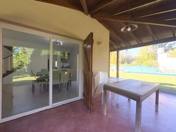 VENTA CASA 5 AMBIENTES PILETA LOTE PROPIO EN PILAR