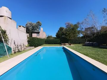 VENTA CASA 5 AMBIENTES PILETA LOTE PROPIO EN PILAR