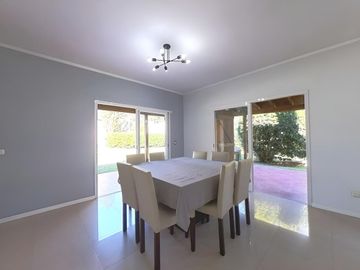 VENTA CASA 5 AMBIENTES PILETA LOTE PROPIO EN PILAR