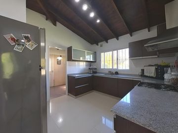 VENTA CASA 5 AMBIENTES PILETA LOTE PROPIO EN PILAR