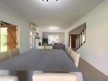 VENTA CASA 5 AMBIENTES PILETA LOTE PROPIO EN PILAR
