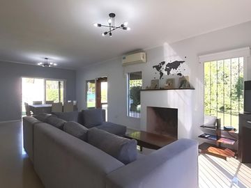 VENTA CASA 5 AMBIENTES PILETA LOTE PROPIO EN PILAR