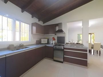 VENTA CASA 5 AMBIENTES PILETA LOTE PROPIO EN PILAR