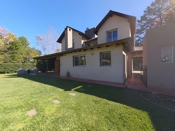 VENTA CASA 5 AMBIENTES PILETA LOTE PROPIO EN PILAR
