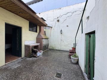 VENTA DE CASA 7 AMBIENTES EN AVELLANEDA