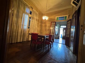 VENTA DE CASA 7 AMBIENTES EN AVELLANEDA