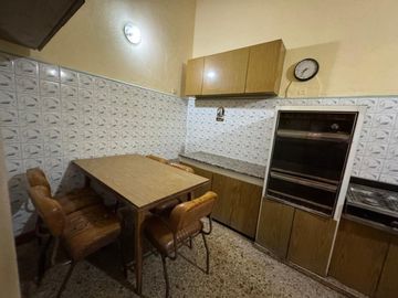 VENTA DE CASA 7 AMBIENTES EN AVELLANEDA