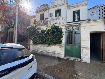 VENTA DE CASA 7 AMBIENTES EN AVELLANEDA