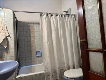 VENTA DE CASA 7 AMBIENTES EN AVELLANEDA