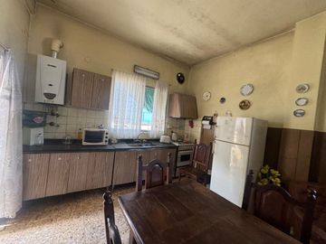 VENTA DE CASA 7 AMBIENTES EN AVELLANEDA