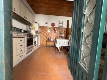 VENTA DE CASA 7 AMBIENTES EN AVELLANEDA