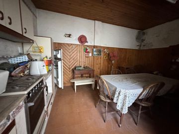 VENTA DE CASA 7 AMBIENTES EN AVELLANEDA