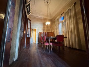 VENTA DE CASA 7 AMBIENTES EN AVELLANEDA