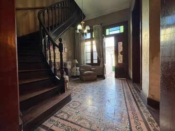 VENTA DE CASA 7 AMBIENTES EN AVELLANEDA