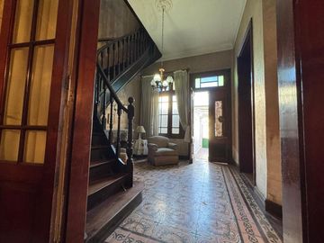 VENTA DE CASA 7 AMBIENTES EN AVELLANEDA