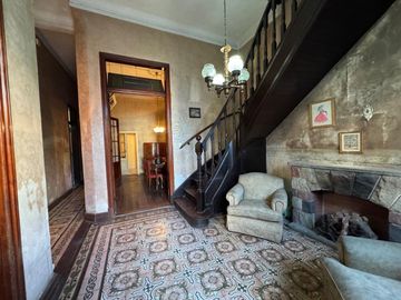 VENTA DE CASA 7 AMBIENTES EN AVELLANEDA